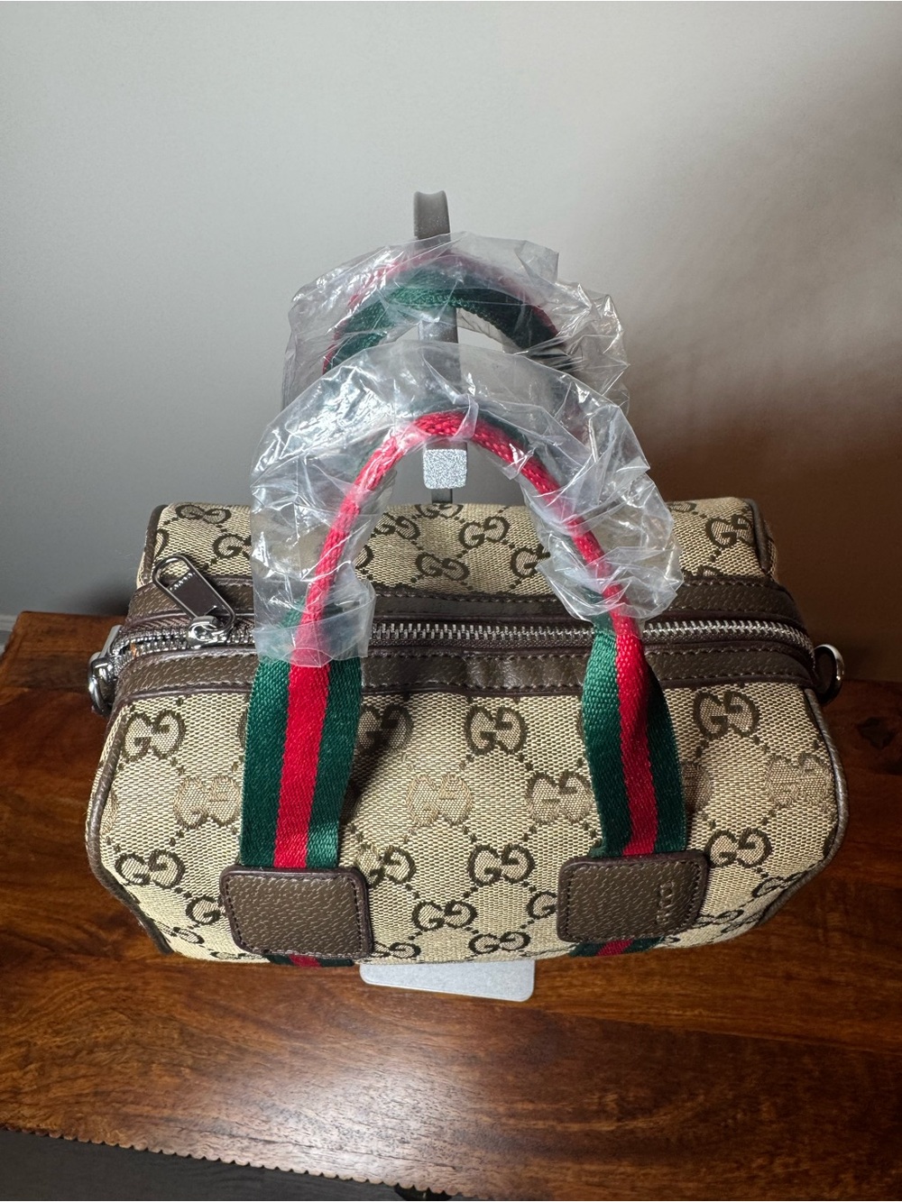 Mini Bag with Green-Red Straps; No Brand - Picture 3 of 11